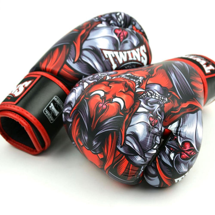 Twins Kabuki Boxing Gloves - Black\Red-Twins